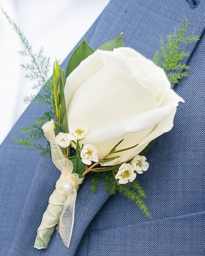 White Rose Boutonniere *For pick up only